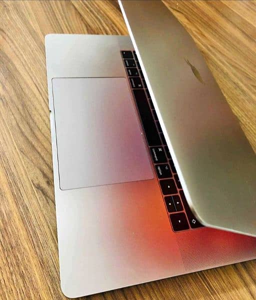 Apple Macbook PRO 2017 4