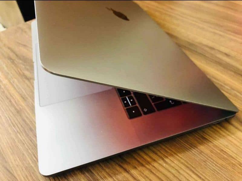 Apple Macbook PRO 2017 5