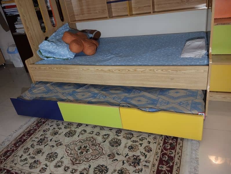 Bunk Bed (kids) in very good condition, three story bed without metres 2