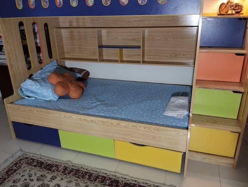 Bunk Bed (kids) in very good condition, three story bed without metres 3