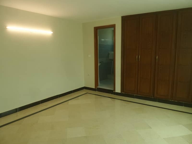 Lower Portion For rent In Rs. 90000 5