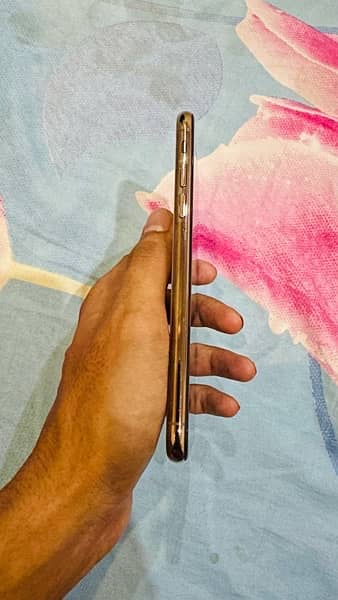 iPhone xs Gold 10/10 PTA APPROVED 4