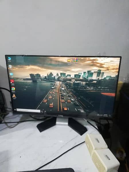 Dell 24" Borderless IPS LED Monitor in A+ Fresh Condition (UAE Import) 1