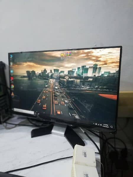 Dell 24" Borderless IPS LED Monitor in A+ Fresh Condition (UAE Import) 4