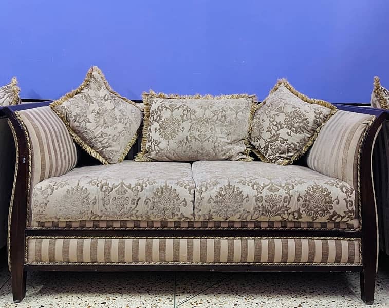 Good looking sofas in great condition 2