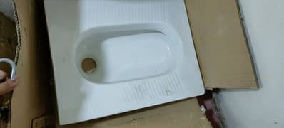 Toilet Flush with tank 0