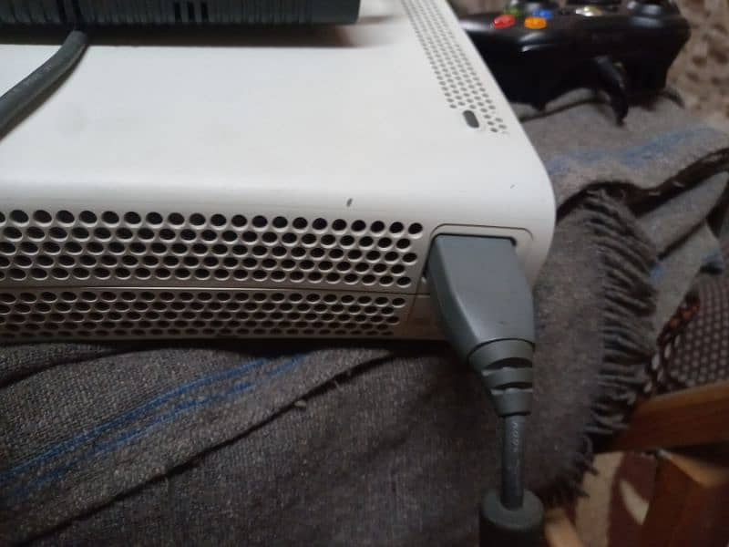 xbox 360 with 2 controllers 8
