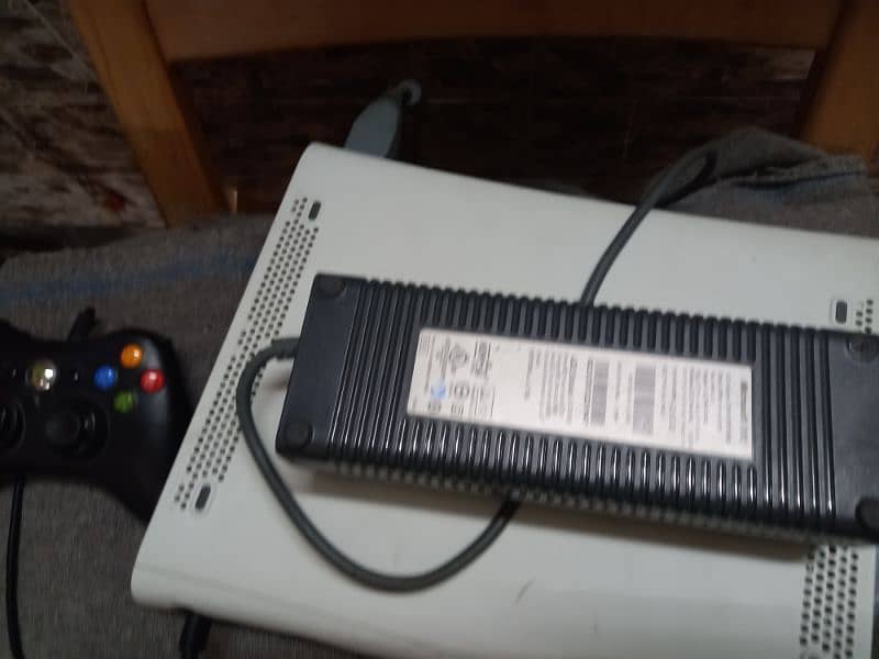 xbox 360 with 2 controllers 11