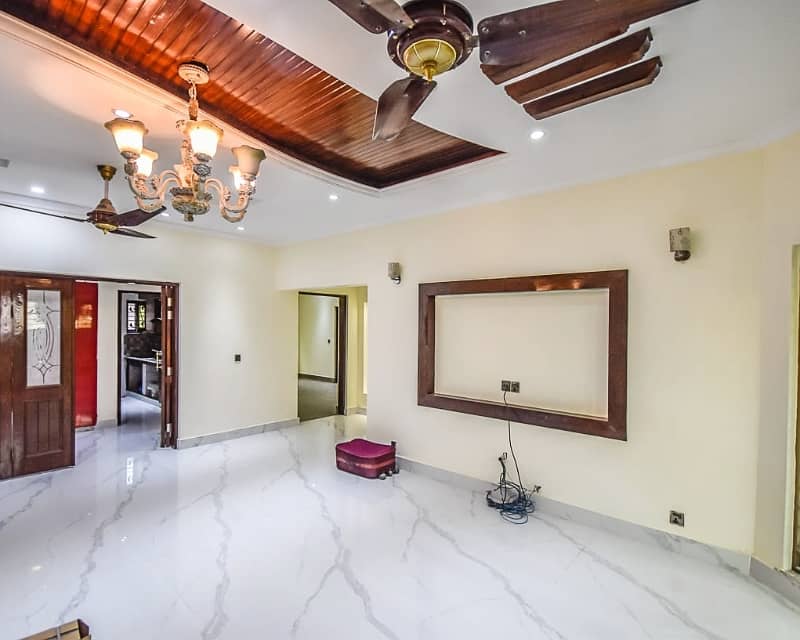 10 Marla House Available For Sale In Paragon City Lahore 6