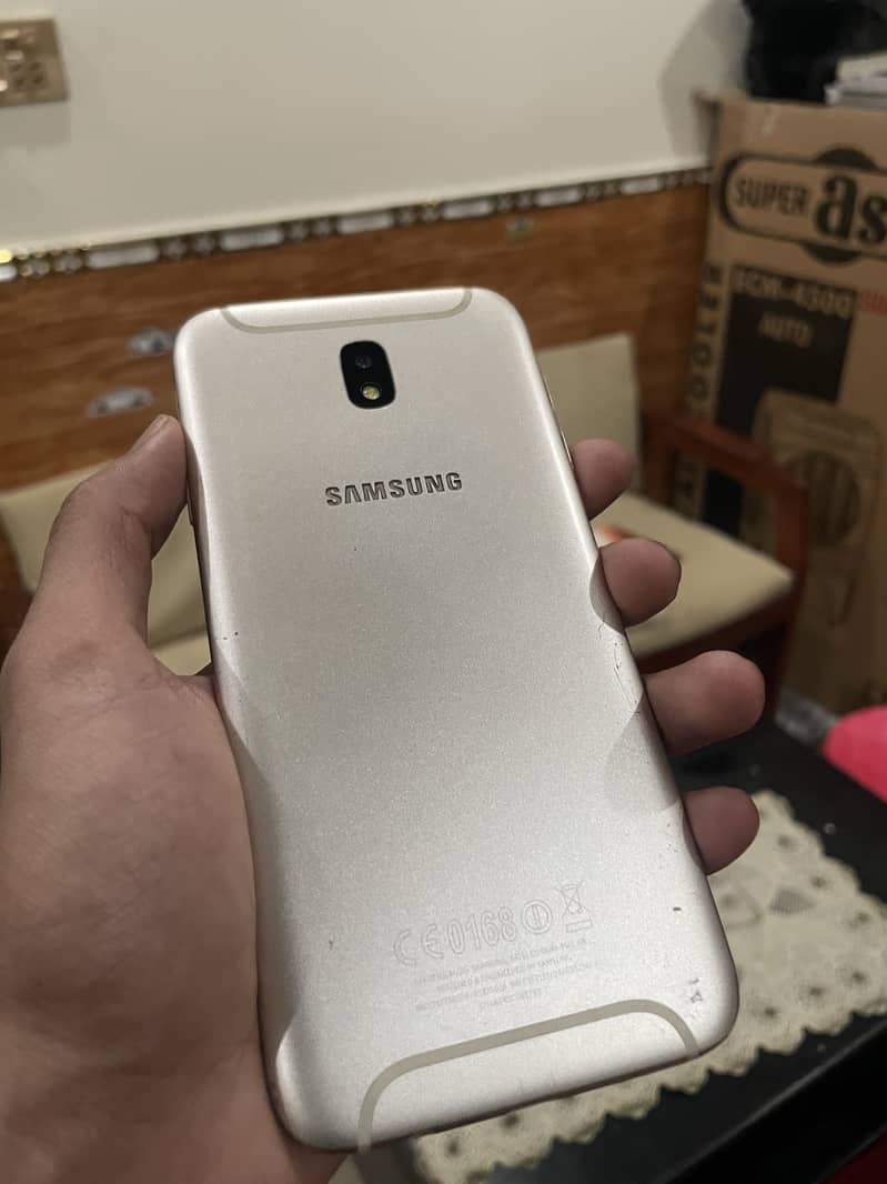 Samsung galaxy j7 pro 3