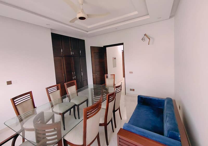 1 kanal Slightly Used Upper Portion For Rent In DHA Phase 5 4
