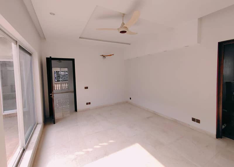 1 kanal Slightly Used Upper Portion For Rent In DHA Phase 5 10