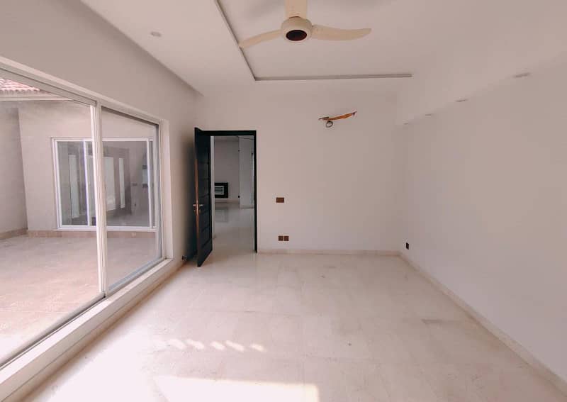 1 kanal Slightly Used Upper Portion For Rent In DHA Phase 5 12