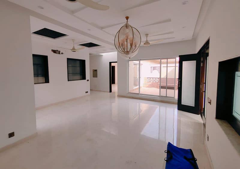 1 kanal Slightly Used Upper Portion For Rent In DHA Phase 5 13