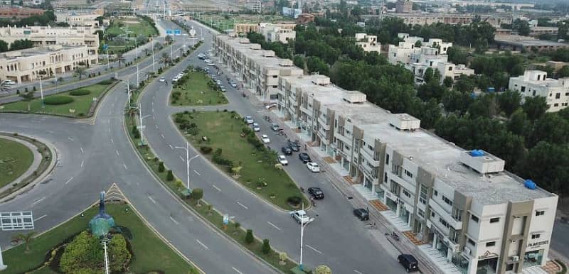 6 marla corner plot good location naer by markets and main roads plot for sale in bahria town Lahore 2