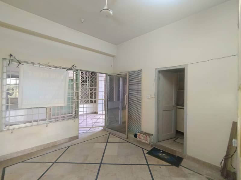 1100 Sqft Main Road Facing Front Side 2nd Floor Office Available For Rent 4