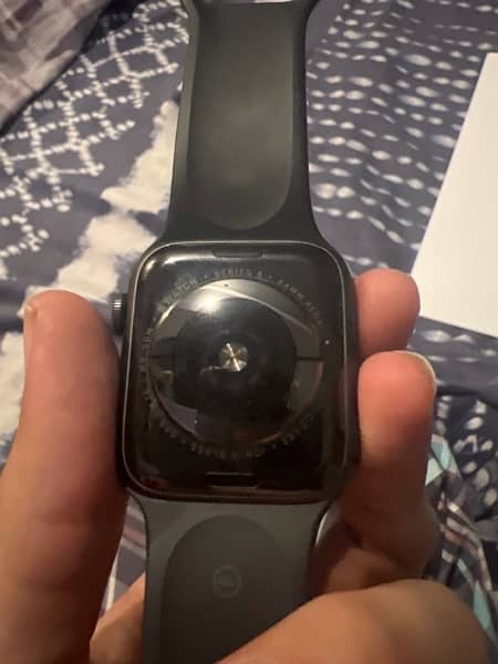 Apple Watch Series 4 10/10 Condition 2
