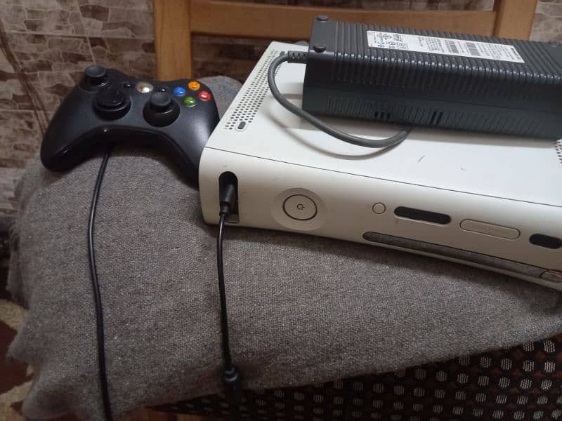 xbox 360 with 2 controllers 10