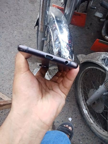 condition 10 by 9 official PTA Moto Z4 3