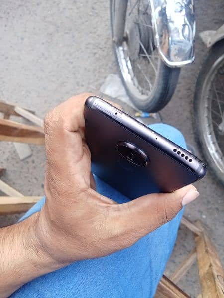 condition 10 by 9 official PTA Moto Z4 4