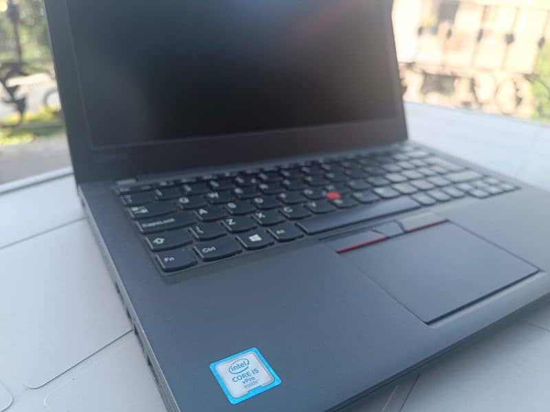 Lenovo x260 i5 6th generation 4 Gb ram 128 GB SSD 2