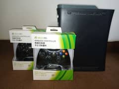 Xbox 360 in great condition + 2 Controllers