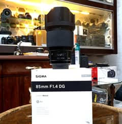 Canon Sigma 85mm f1.4 DG Art (10/10) 0
