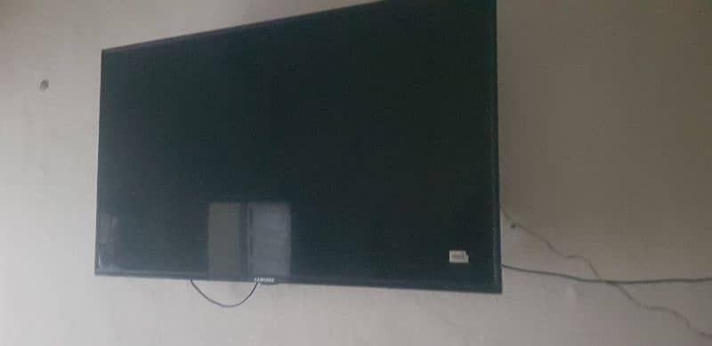 Samsung smart led 55 inch tv urgently want to sale 3