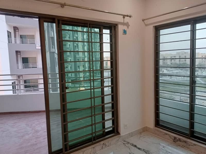 10 MARLA BRAND NEW LUXURY APARTMENT AVAILABLE FOR RENT IN ASKARI 10 5