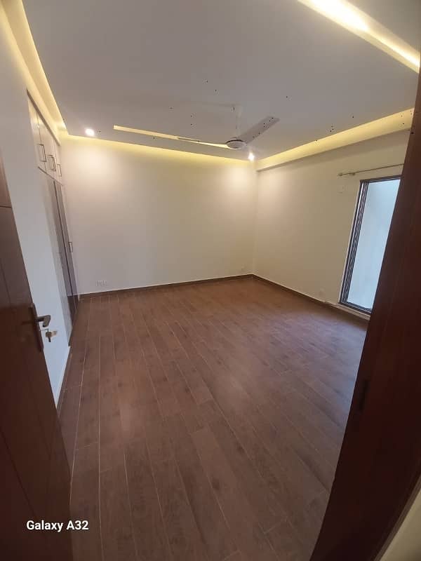 10 MARLA BRAND NEW LUXURY APARTMENT AVAILABLE FOR RENT IN ASKARI 10 10