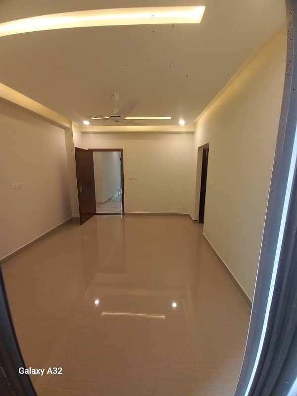 10 MARLA BRAND NEW LUXURY APARTMENT AVAILABLE FOR RENT IN ASKARI 10 14