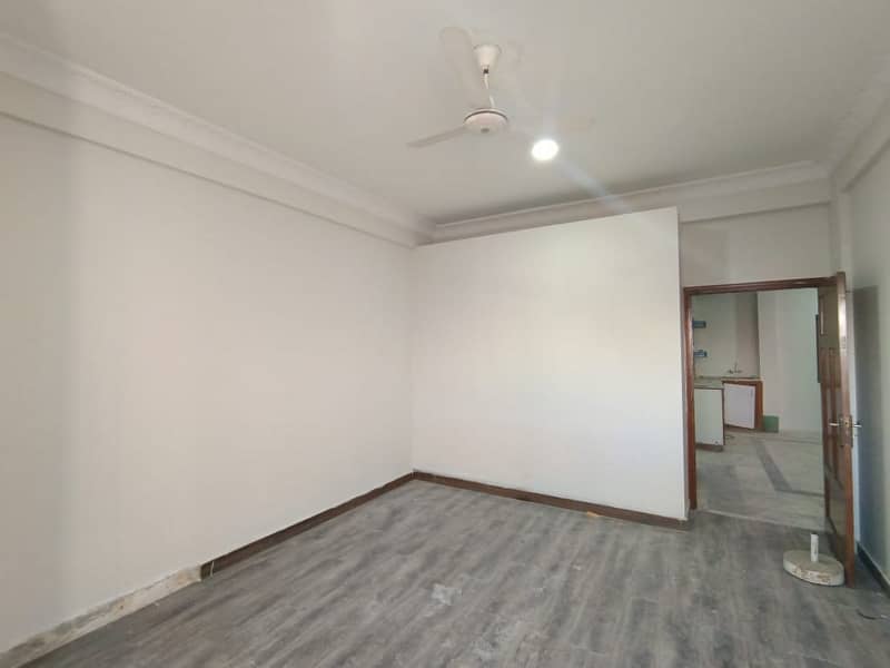 Front Side 1000 Sqft Office Available On Rent In I-8 Maraz 6