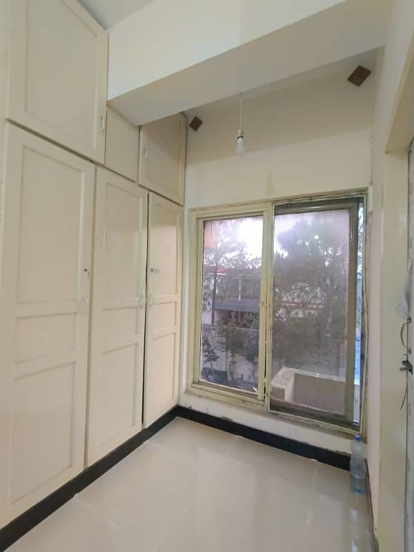 Corner Main Road Located 800 Sqft 1st Floor Commercial Flat Available On Rent In Pakeeza Market 6