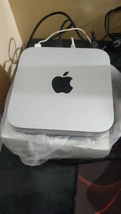 Apple Mac mini M1 2020 with 27 inch and 22 inch screen