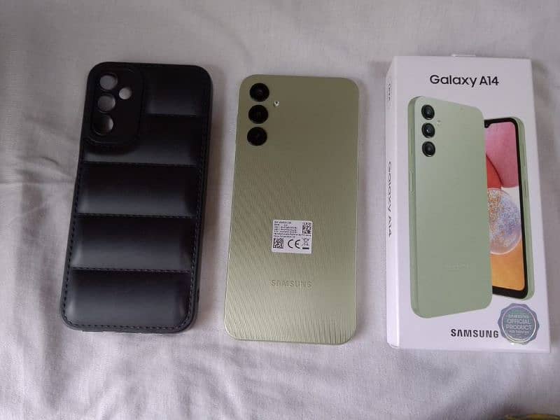 Samsung Galaxy A14 4 128GB ladis hand use 5