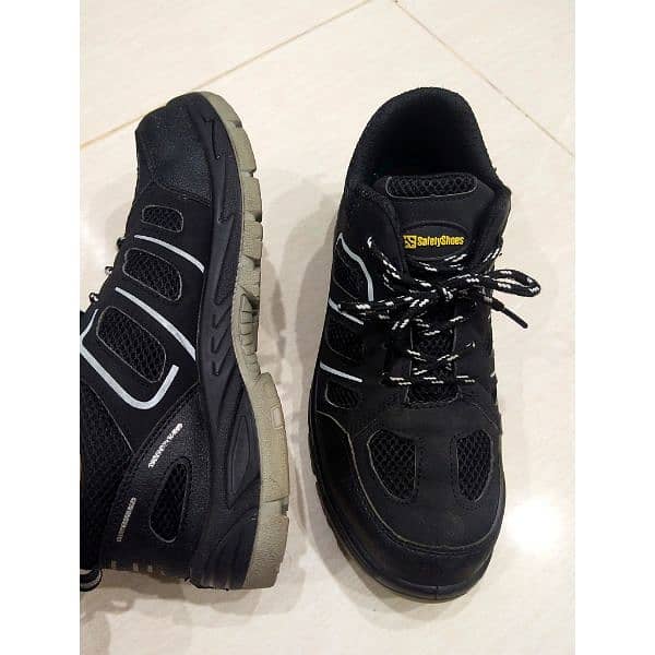 Imported Safety Shoe with joggers sole 1