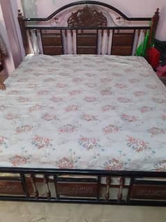 king bed with spring mattress