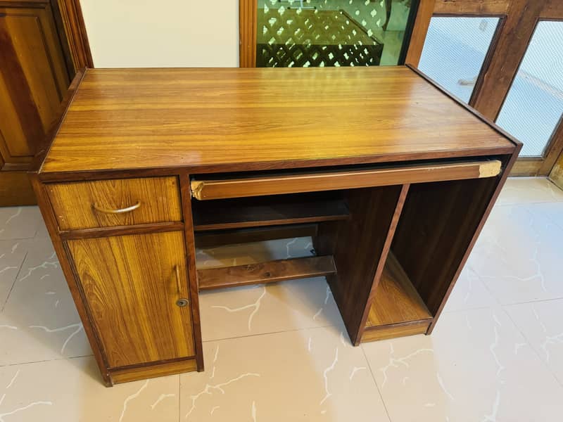 Computer table/ office table for sale 9/10 1