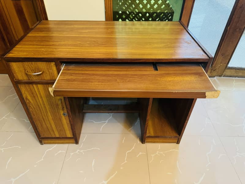 Computer table/ office table for sale 9/10 3