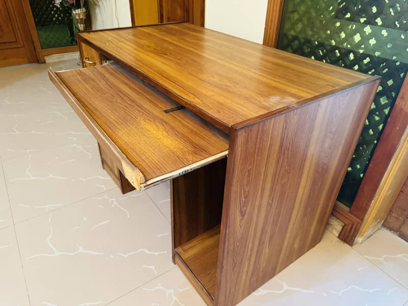 Computer table/ office table for sale 9/10 4