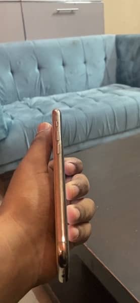 iphone 11 pro 256 gb Gold color 3