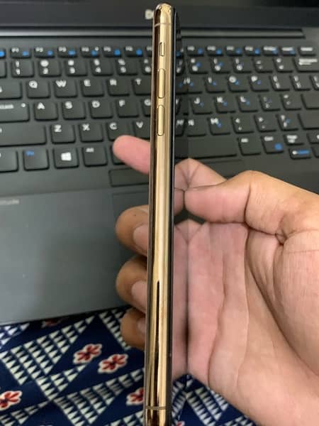 I phone 11 pro max 64 Gb Non PTA Golden 2