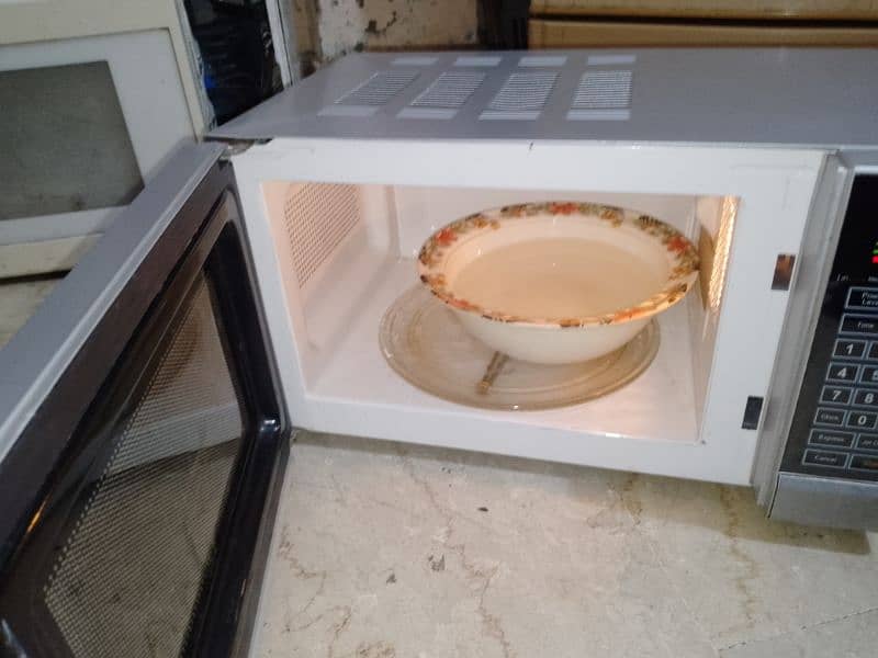 20 litar microwave original condition me hai riper NAHI hoa wa 5