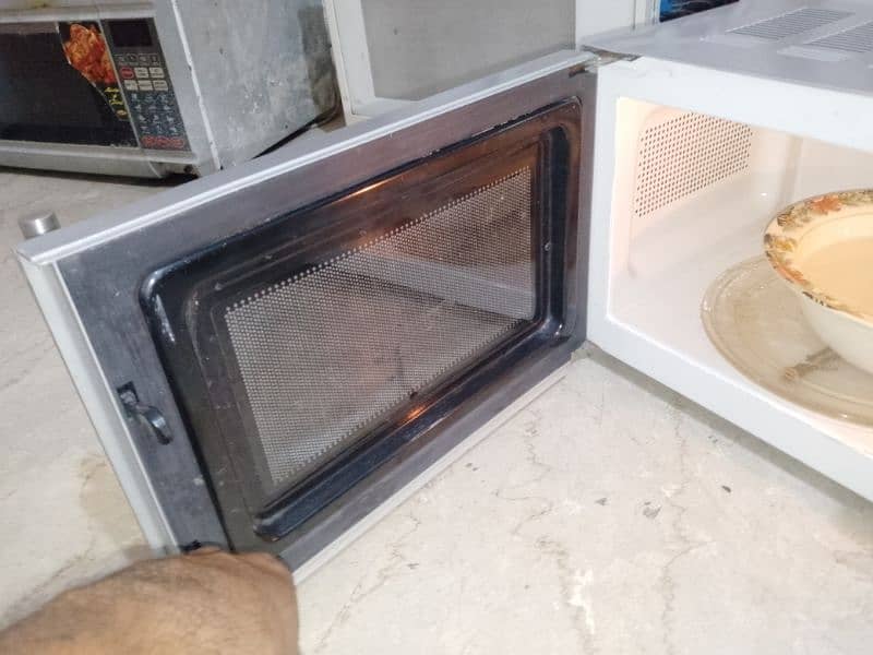 20 litar microwave original condition me hai riper NAHI hoa wa 6