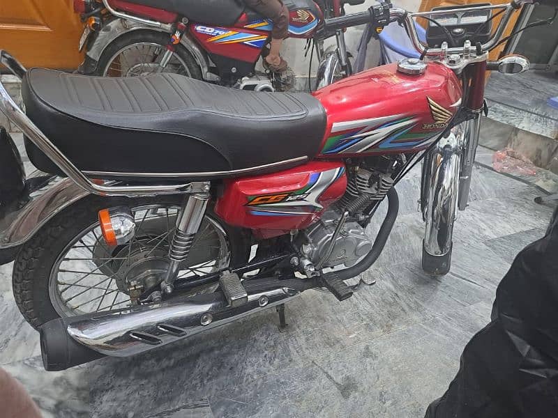 ### Title: Like-New Honda 125 for Sale – Impeccable Condition 4
