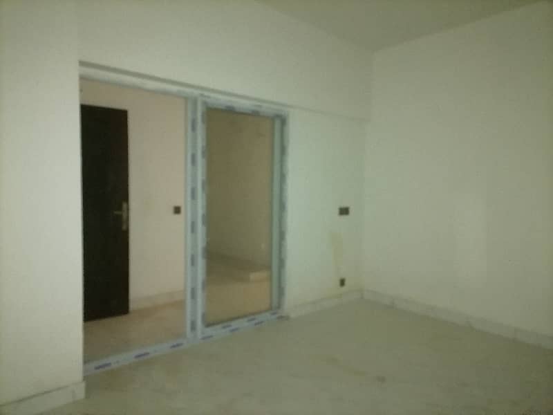 Ideally Located Flat Of 1200 Square Feet Is Available For Sale In Karachi 6