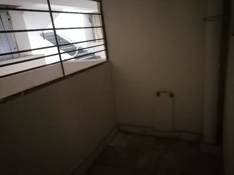 Ideally Located Flat Of 1200 Square Feet Is Available For Sale In Karachi 10