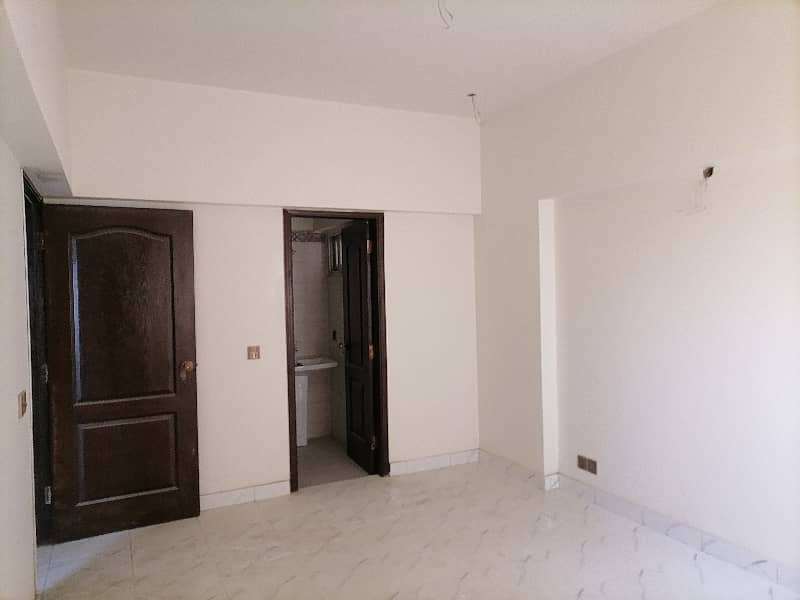 Ideally Located Flat Of 1200 Square Feet Is Available For Sale In Karachi 15