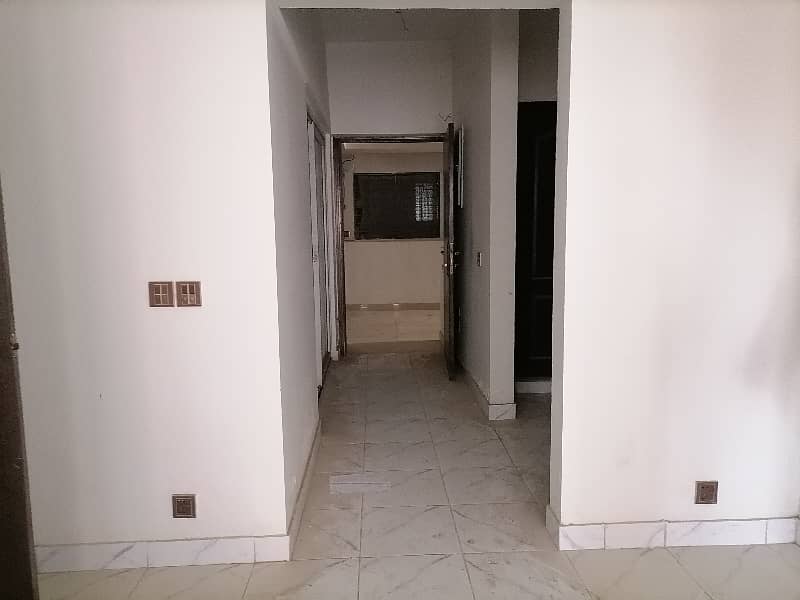 Ideally Located Flat Of 1200 Square Feet Is Available For Sale In Karachi 23