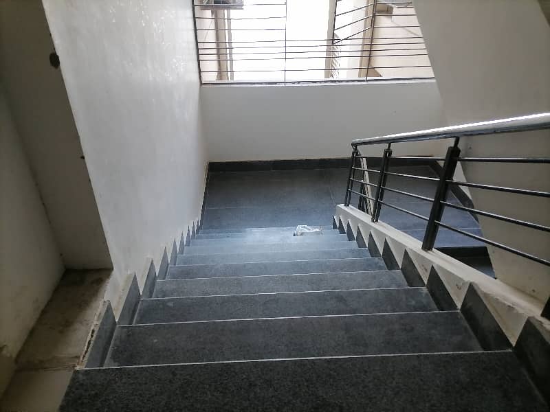 Ideally Located Flat Of 1200 Square Feet Is Available For Sale In Karachi 27